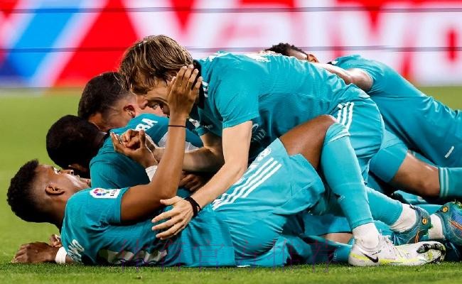 西甲-本泽马绝杀!皇马连扳3球3-2逆转塞维利亚